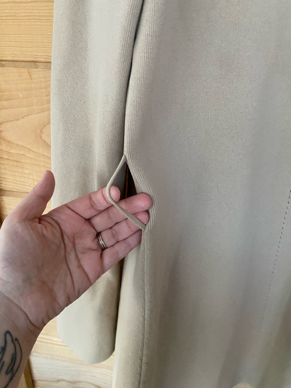M.M. LaFleur Merritt wrap viscose spandex Jardigan in cream latte size medium - Picture 5 of 7